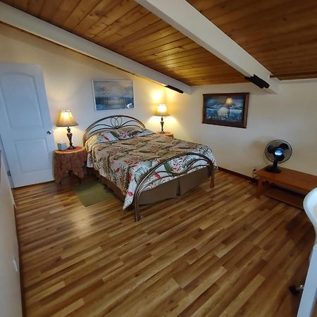 Banyan Tree Sanctuary Guest House Kalaoa Exterior photo